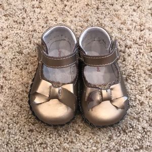 ⭐️⭐️Kids Pediped Muted Gold Shoes